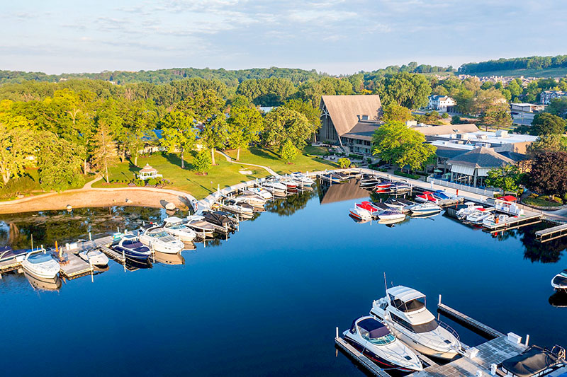 Lleve su bote en un viaje por carretera de bienestar a la imagen de los mejores spas junto al lago